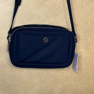 NEW Lululemon Crossbody Camera Bag 2L - Black - NWT